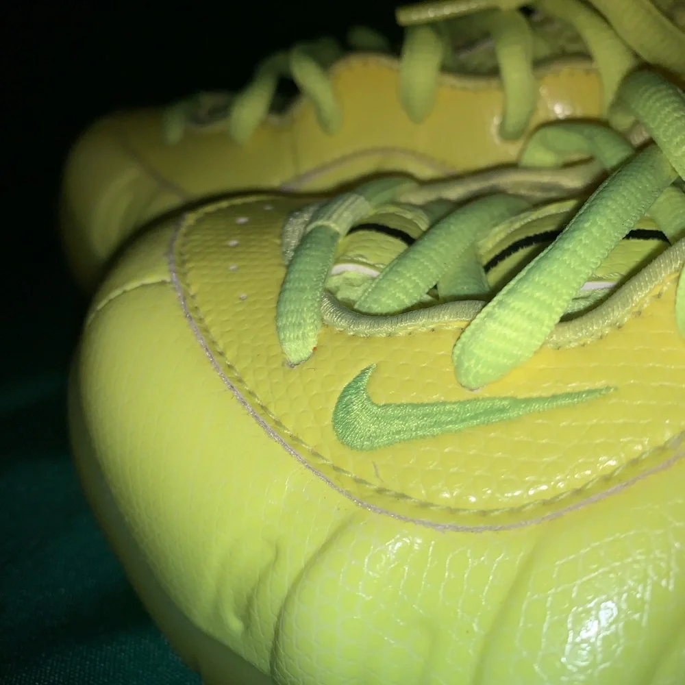 Nike Air Foamposite ’Volt Yellow’ - Picture 6 of 7